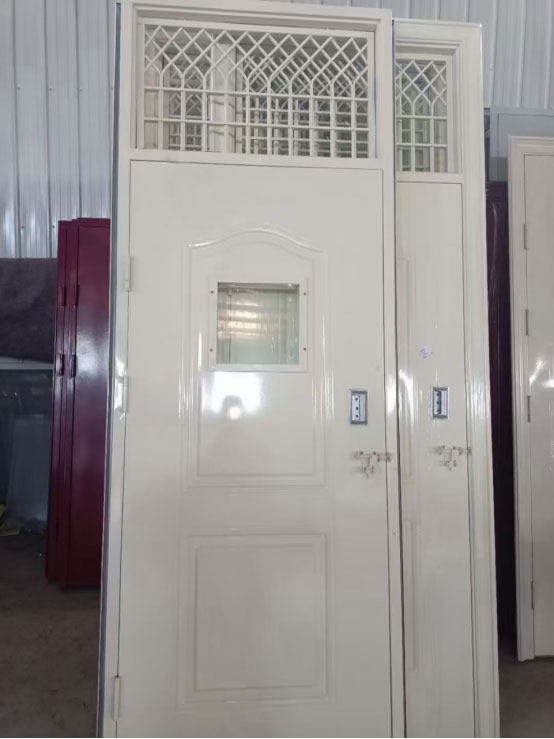 米东学校教室门