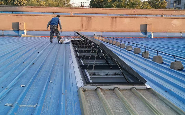 某区域性物流仓储中心米东排烟窗系统安装项目