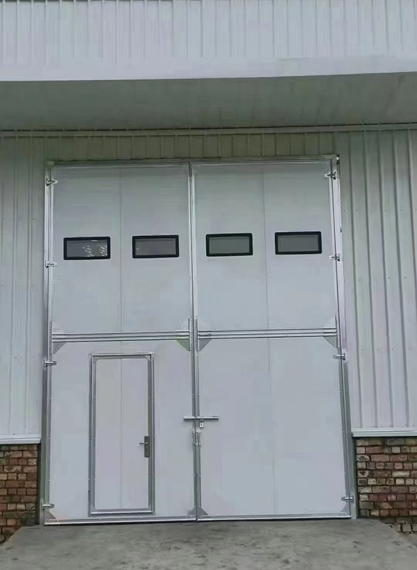 米东工业门在设备装配车间出入口的实施记录